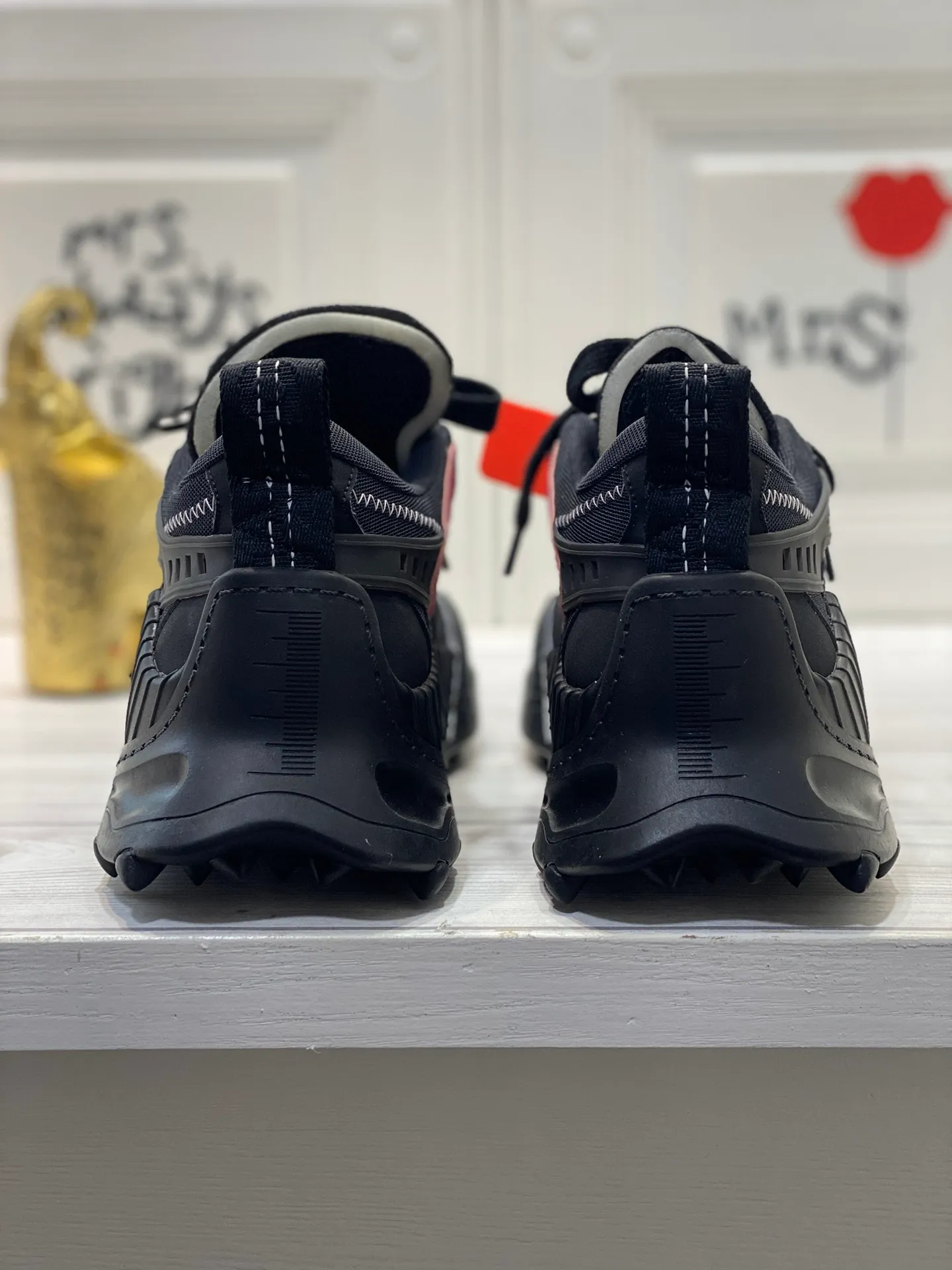 Men's Men's Shoes💰480🌼【New Style】High-end Boutique-🤷‍♂🤷‍♂OFF-WHITE x Air Jordan 】1 The joint shoe has been highly concerned by everyone since its design. The new shoe is shown in the popular Chicago bull white and yellow LOGO color scheme. The shoe body is made of cowhide, cow suede, and other materials. In addition to the X hidden on the inside of the leather, the oversized Swoosh, OFF-WHITE for Nike, Air Jordan 1 birth information and AIR are displayed on both sides of the shoe. The iconic details of OFF-WHITE can be seen on the sole and insole. You can choose a pair if you like the style. Code: 39-44 (45 can be customized